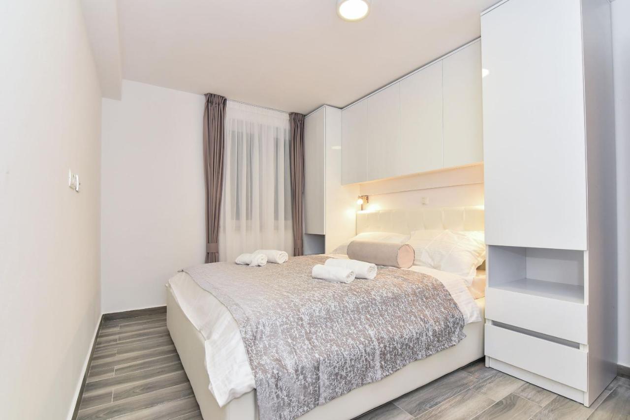 Apartments Sana Vir Dış mekan fotoğraf